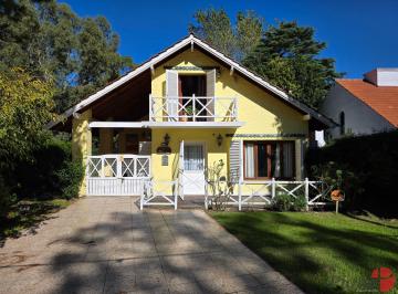 Casa · 159m² · 3 Dormitorios · 1 Cochera · Casa en Venta - Zona B5 - Excelenter Entorno - Buen Estado
