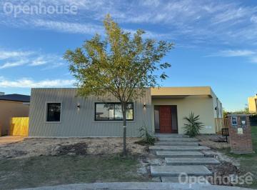 Casa · 145m² · 4 Ambientes · 3 Cocheras · Venta Casa Moderna en Barrio San Pablo