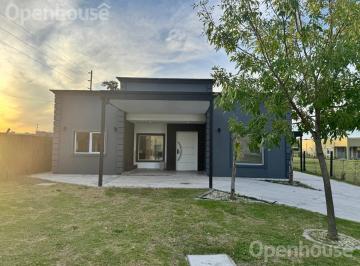 Casa · 150m² · 4 Ambientes · 3 Cocheras · Venta Casa de 4 Ambientes en Barrio Cerrado San Pablo