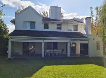 Casa de 7 ambientes, Pilar · Alquiler en Mayling 3 Dorm + Galeria + Parrilla + Pileta + Cochera Cubierta