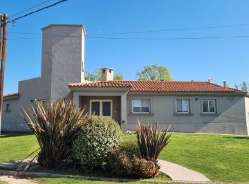 Casa · 336m² · 4 Ambientes · 2 Cocheras · Casa en Alquiler