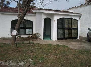 Casa · 120m² · 4 Ambientes · 1 Cochera · Casa en Alquiler de 3 Dorm. - Lalahenes - Alta Gracia
