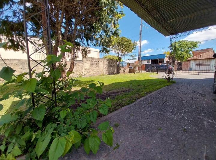 Casa · 147m² · 6 Ambientes · 4 Cocheras