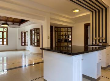 Casa · 600m² · 10 Ambientes · 6 Cocheras · Casa en Venta Cerro de Las Rosas 4 Dorm. en Suite. Apta Credito Hipotecario