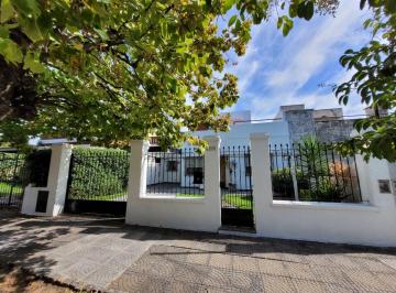 Casa de 3 ambientes, Morón · Hermosa Casa de Tres Ambientes en Dos Plantas Sobre un Lote de 320 m²
