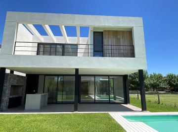 Casa · 267m² · 5 Ambientes · 2 Cocheras · Casa en Venta en Castaños, Nordelta, Tigre