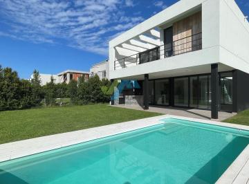 Casa · 267m² · 5 Ambientes · 2 Cocheras · Casa en Venta en Castaños, Nordelta, Tigre
