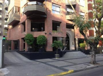 Departamento · 79m² · 3 Ambientes · 1 Cochera · Departamento en Venta en Vicente Lopez - 2 Dorm.