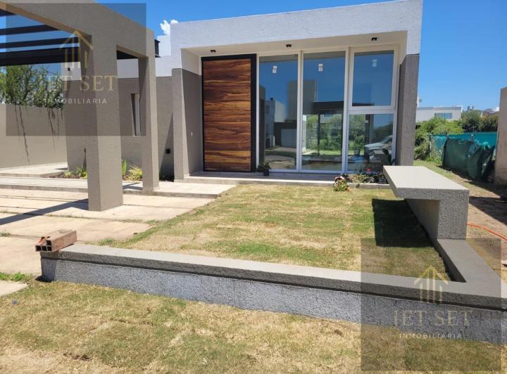 Casa · 280m² · 4 Ambientes
