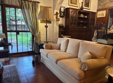 Casa · 293m² · 5 Dormitorios · 3 Cocheras · Casa Excelente Frente, con Jardin San Isidro Hipodromo a Panamericana