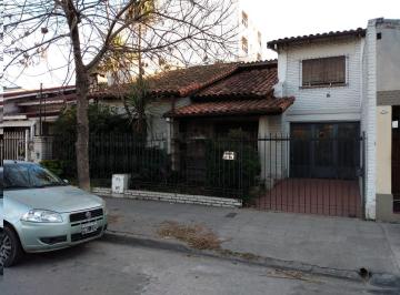 Casa · 150m² · 5 Ambientes · 2 Cocheras · Chalet Moron Centro a Reciclar