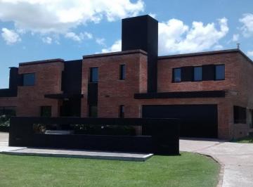 Casa de 3 ambientes, Malagueño · Casa con 4 Dorm. en Alquiler, 4500 m² en Causana