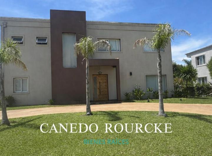 Casa · 200m² · 5 Ambientes · 3 Cocheras