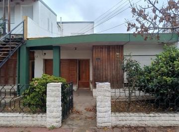 Casa de 10 ambientes, Armstrong · Casa + Depto en Barrio Centro | Gran Lote 305 m² | Ideal Inversión o Reciclaje