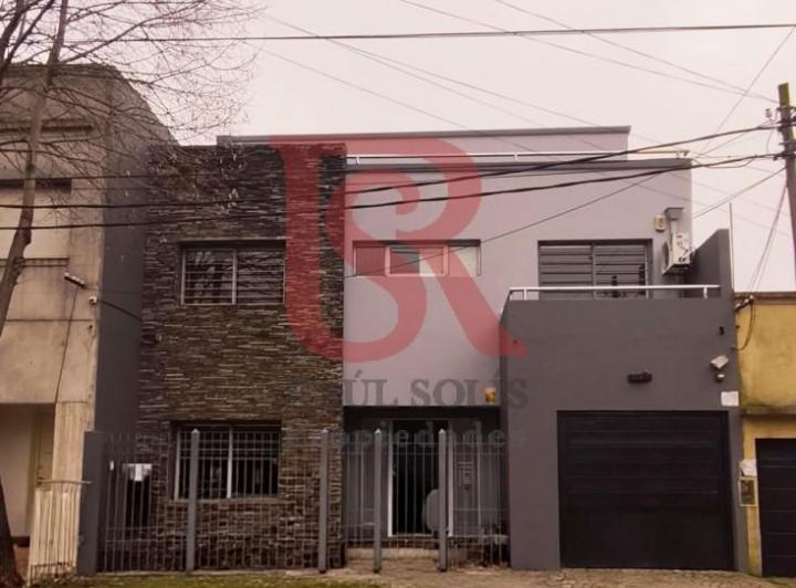 Casa · 300m² · 5 Ambientes · 1 Cochera