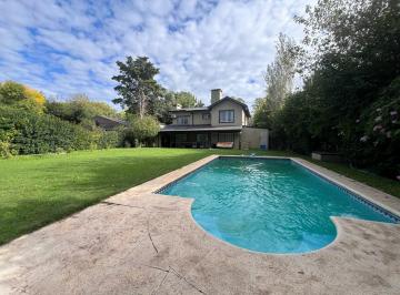 Casa · 250m² · 5 Ambientes · 1 Cochera · Casa en Venta en Las Glorias, Benavidez, Tigre