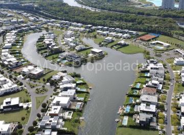Terreno · 869m² · Lote en Venta con Financiación Sobre Lago Central en Virazón.