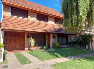 Casa · 170m² · 5 Ambientes · Venta Casa Castelar Norte 5 Amb Parque