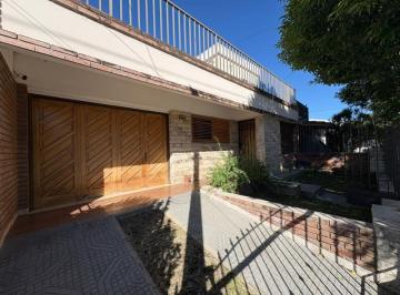 Casa de 6 ambientes, Córdoba · Poeta Lugones - Venta Casa - 5 Dorm