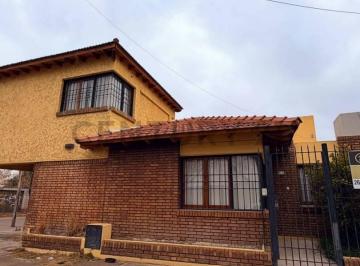 Casa · 200m² · 3 Dormitorios · 2 Cocheras · Casa en Barrio Parque Norte