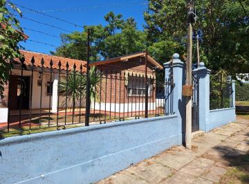 Casa · 210m² · 6 Ambientes · Casa en Alquiler en City Bell - Ideal Comercial