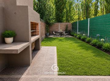 PH · 152m² · 4 Ambientes · 1 Cochera · PH en Loteo Perticone Centenario