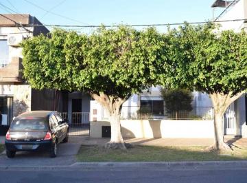 Casa · 90m² · 4 Ambientes · 2 Cocheras · Casa en Venta Dos Dorm. Barrio Las Delicias - Rosario