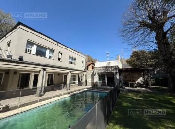 Casa · 530m² · 6 Ambientes · 2 Cocheras · Casa de Categoría en Venta y Alquiler, Refaccionada a Nuevo en Olivos, Vte López