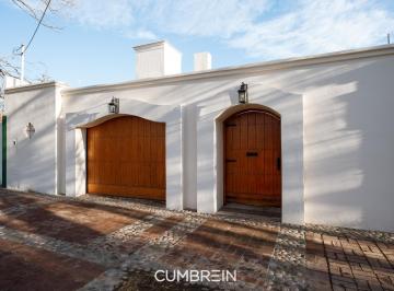 Casa · 190m² · 4 Ambientes · 2 Cocheras · Hermosa Casa en Venta Sobre Blas Parera Al 900 - San Rafael