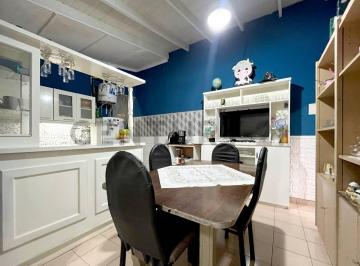 Casa · 70m² · 5 Ambientes · Venta Casa 5 Ambientes con Patio y Cochera Virrey del Pino