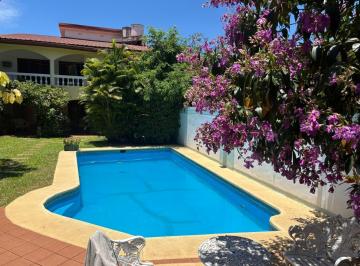 Casa · 330m² · 7 Ambientes · 2 Cocheras · Casa en Venta Cuatro Dorm. con Pileta, Villa Sarita, Posadas