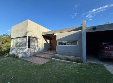 Casa · 1370m² · 7 Ambientes · 2 Cocheras · Venta Casa 4 Hojas 3 Dorm