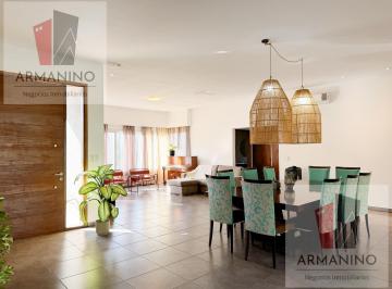 Casa · 1370m² · 8 Ambientes · 2 Cocheras · Venta Casa 4 Hojas 3 Dorm