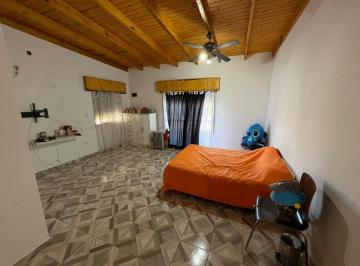 Casa de 4 ambientes, Avellaneda · Casa Construida Sobre Lote Irregular de 7.30 X 19.80 m.