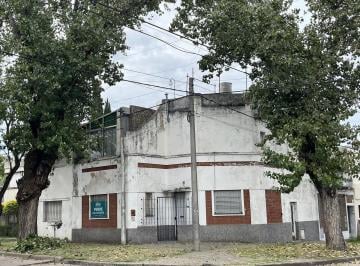 Casa · 121m² · 8 Ambientes · Venta Casa 3 Dorm. Apta 2 Familias a Reciclar