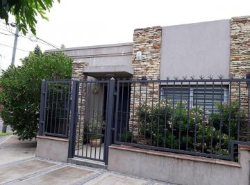 Casa de 3 ambientes, Lomas de Zamora · Hermosa Casa Muy Moderna, con Fondo y Pileta