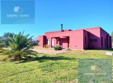 Casa · 250m² · 5 Ambientes · 2 Cocheras · Venta Casa con Piscina Barrio Cerrado en Campos de Roca I