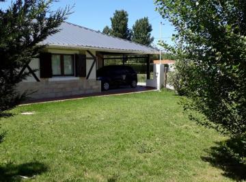 Casa de 3 ambientes, Miramar · Chalet 3 Amb. en Miramar, Cerca del Mar, con Parque y Cochera