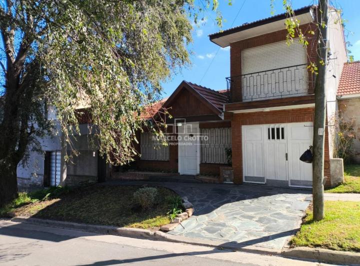 Casa · 182m² · 4 Ambientes · 1 Cochera