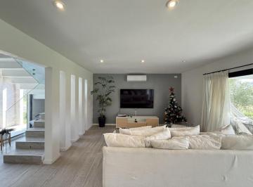 Casa · 220ha · 5 Ambientes · 2 Cocheras · Venta de Casa 3 Dorm. Lagoon Pilar