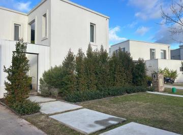 Casa · 500ha · 8 Ambientes · 2 Cocheras · Casa en Venta 8 Ambientes en Barbarita