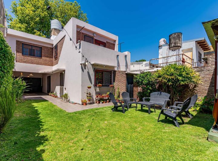 Casa · 225m² · 6 Ambientes · 1 Cochera