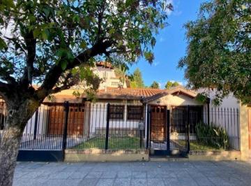 Casa de 4 ambientes, Lomas de Zamora · Casa en Venta 5 Amb. C/ Cochera en Banfield