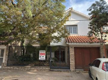 Casa · 311m² · 7 Ambientes · 1 Cochera · Casa en Venta en Calle Julian Barraquero, a m de Av San Martín