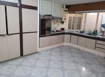 Casa · 200m² · 4 Ambientes · 1 Cochera · Casa en Venta 3 Dorm. – Apta Crédito – Alta Córdoba