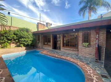 Casa · 313m² · 6 Ambientes · Casa en Venta con 4 Dorm. en San Isidro