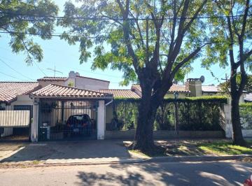 Casa · 130m² · 4 Ambientes · 1 Cochera · Casa en Venta José Mármol con Cochera