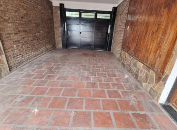 Casa · 140m² · 5 Ambientes · 2 Cocheras · Alquiler Casa Rosario Barrio Belgrano