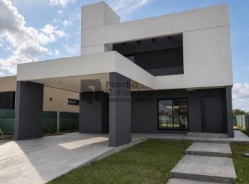 Casa · 147m² · 6 Ambientes · 2 Cocheras · Casa Apta Credito Viento Sur