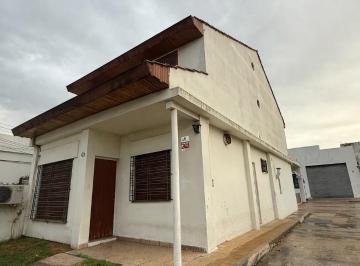 Bodega-Galpón · 500m² · 4 Ambientes · Alquiler Galpón 200 m + Vivienda de 3 Dorm. Merlo
